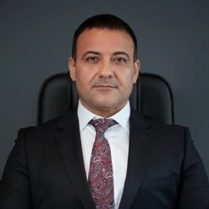 Rechtsanwalt  Özer Tuncay 